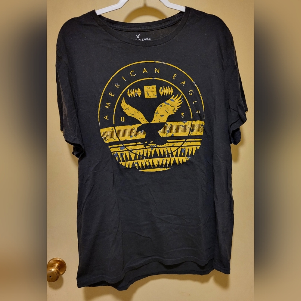 American Eagle black/gray t-shirt